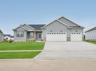 4426 Granite Ridge Rd, Cedar Falls, IA 50613
