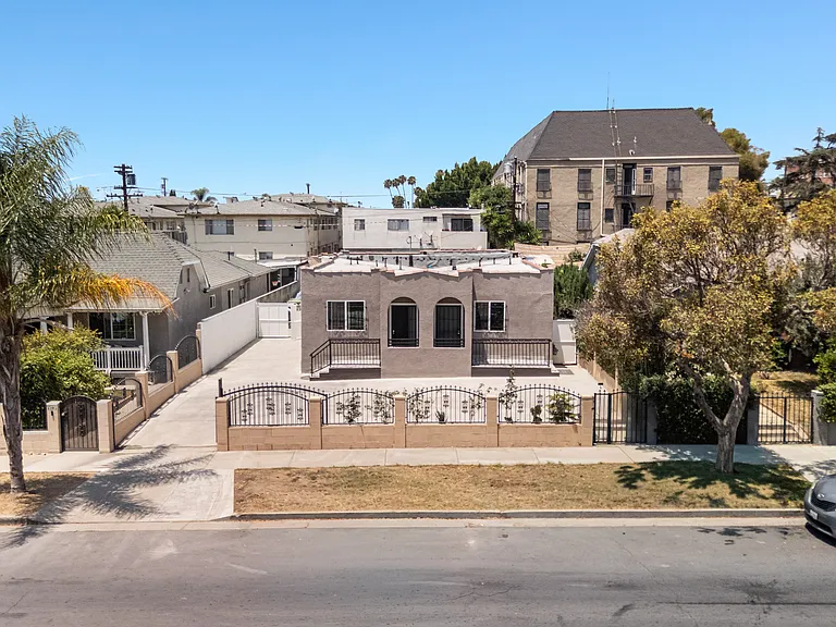 1181 N Berendo St — Photo 18