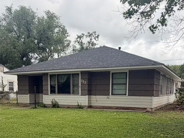 113 Cypress St, Lake Jackson, TX 77566