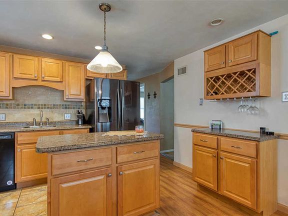 5th image of 8345 Acorn Ave