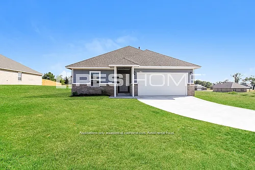 1130 Lakeview Dr Photo 1