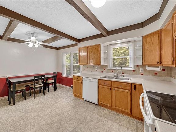 5th image of 8404 Metcalf Ave