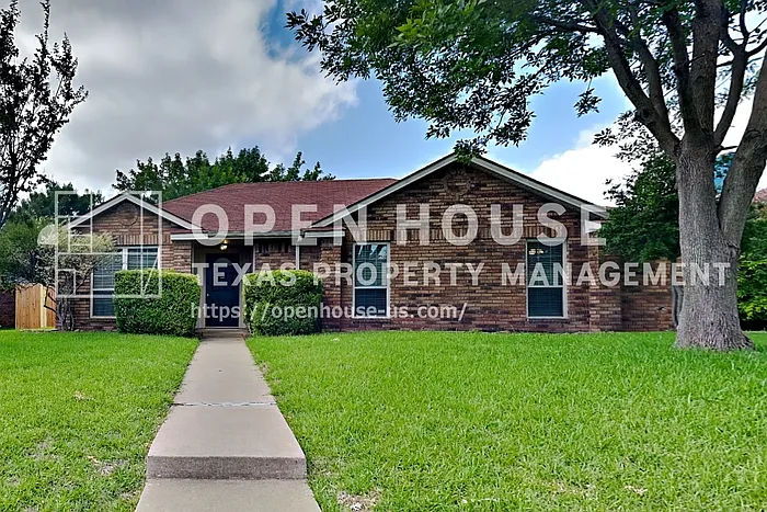 1328 Chicota Dr — Photo 1