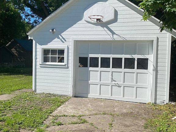 5th image of 324 Hursley St
