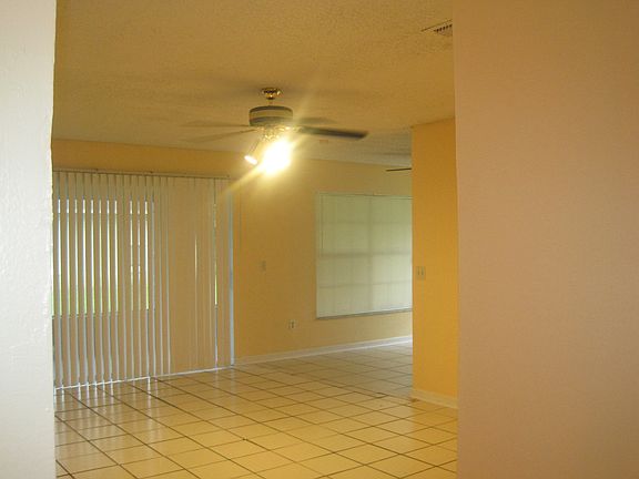 3rd image of 1206 E Bay St