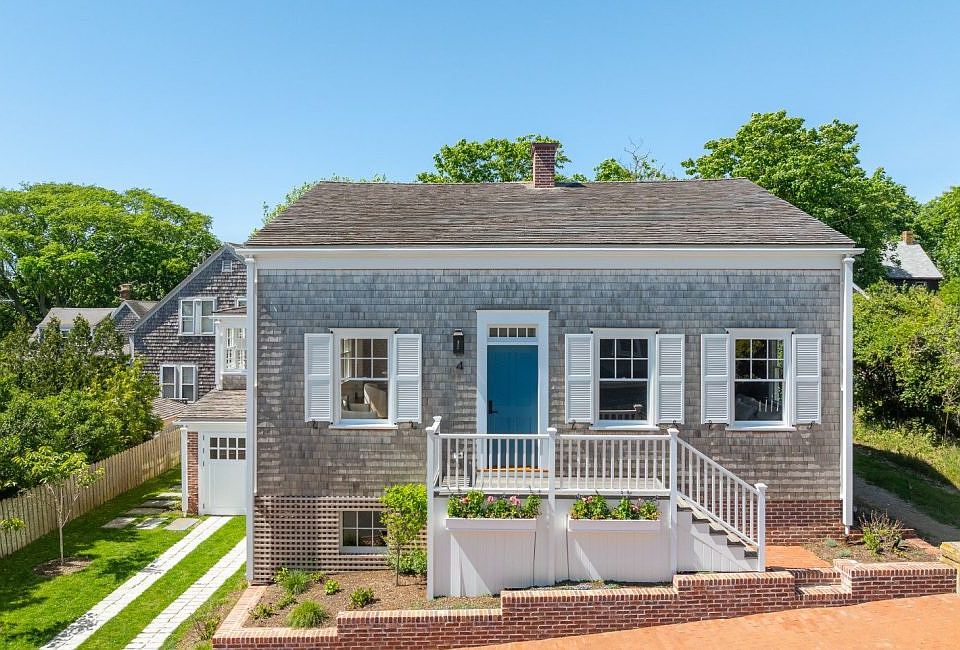 1st image of 4 Sunset Hill Ln