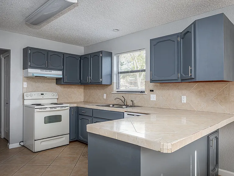 210 Warbonnet Trl — Photo 10