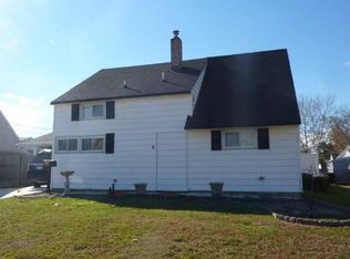 6 Horseshoe Ln, Levittown, PA