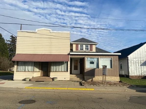 1547 1/2 Pulaski St, Peru, IL 61354
