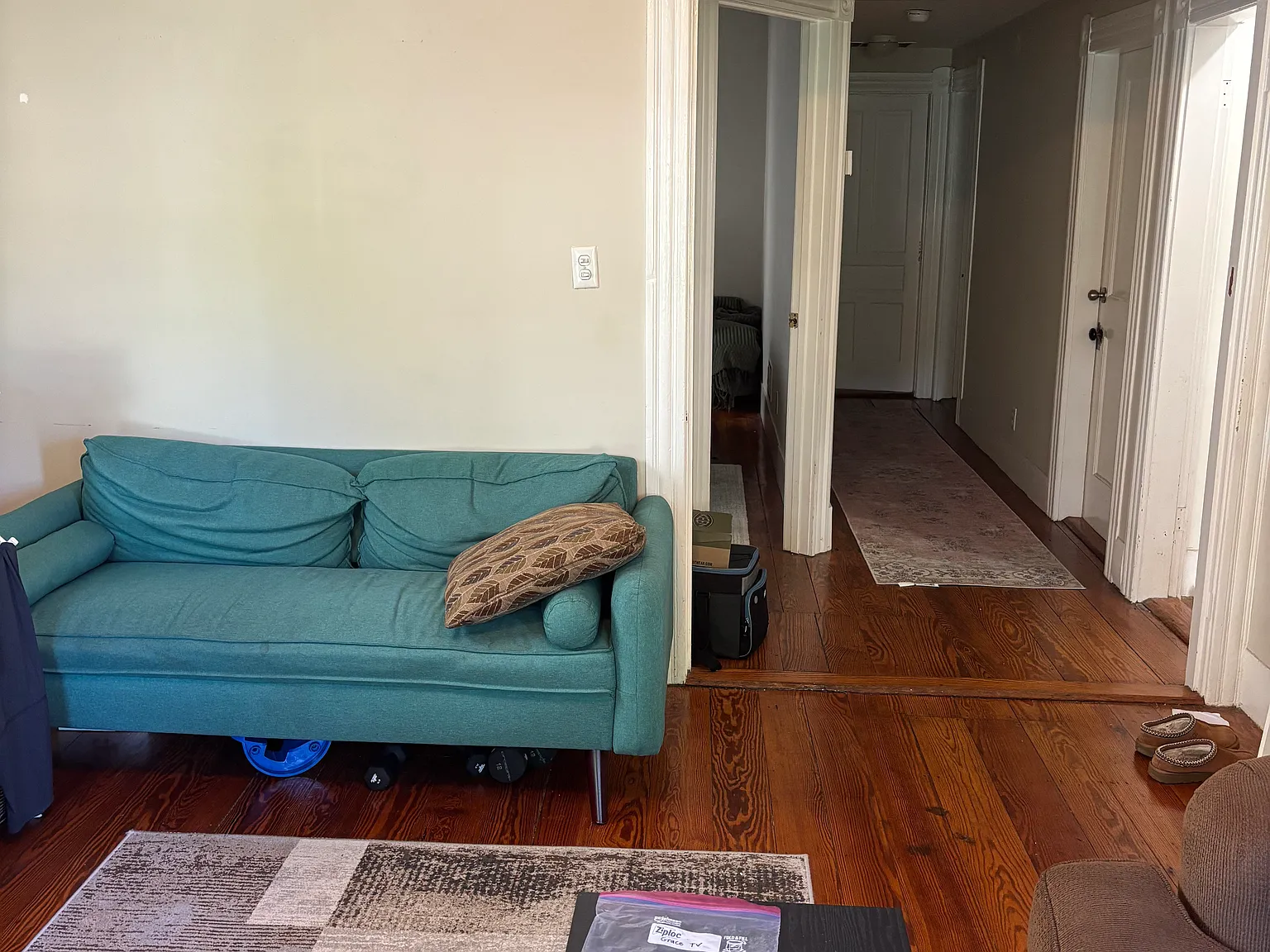 3 bed, 1100 sqft, $3,300 — Photo 2