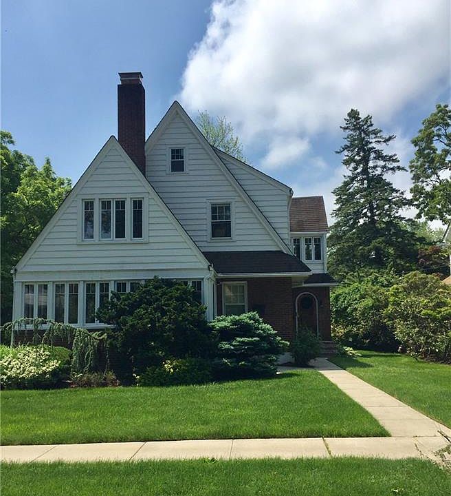 1st image of 109 Sickles Ave