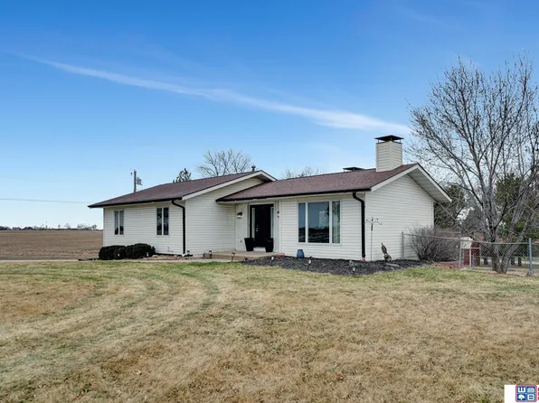 643 Overlook Ln, Beatrice, NE 68310