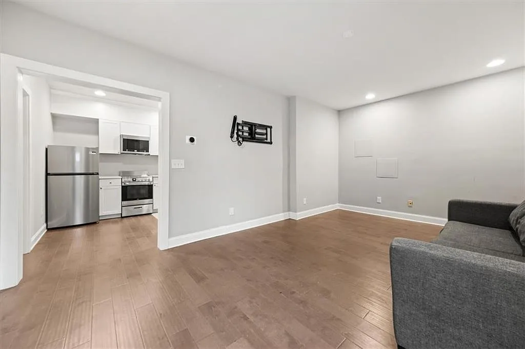 1 bed, 1.0 bath, 2834 sqft, $1,600 — Photo 2