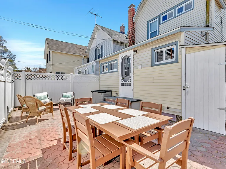 320 Ocean Park Ave — Photo 26