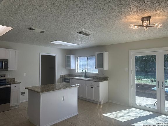 5th image of 7822 Caston Park
