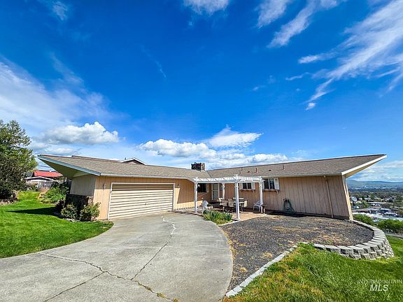 2nd image of 1808 Valleyview Dr