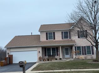 33 Raven Dr, Aurora, IL 60506