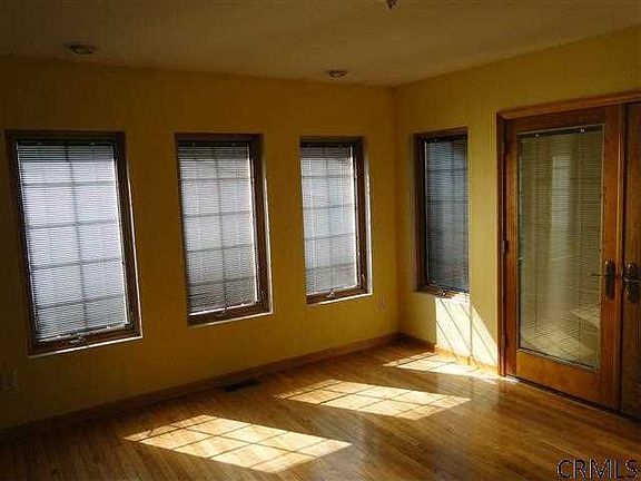3rd image of 7 Lois Ln