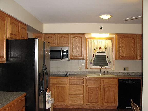 3rd image of 3128 Englewood Dr