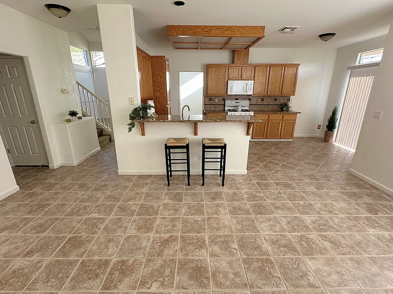 152 Oxburough Dr — Photo 12