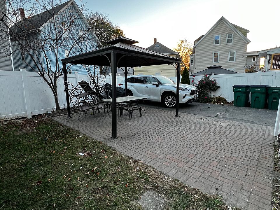 2nd image of 22 Caldwell Cres #1