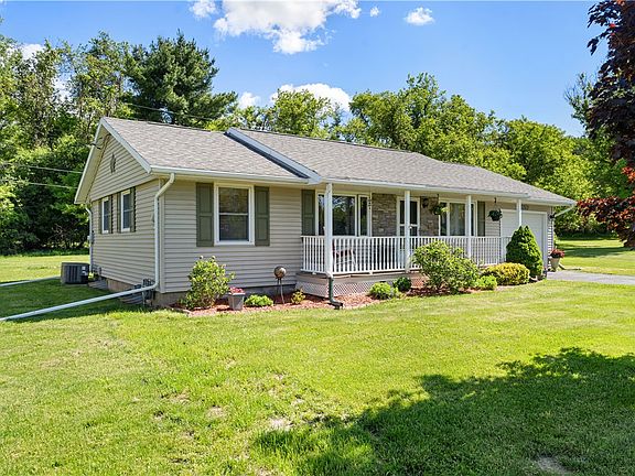 2nd image of 1260 Maple Ct