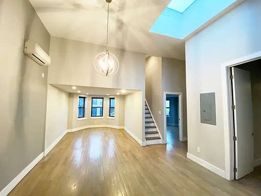 Rented by Nooklyn NYC LLC | media 24