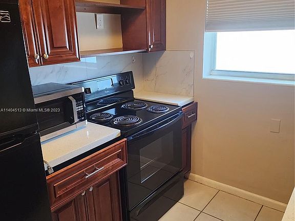 4th image of 299 SE 12th Ave Unit B1