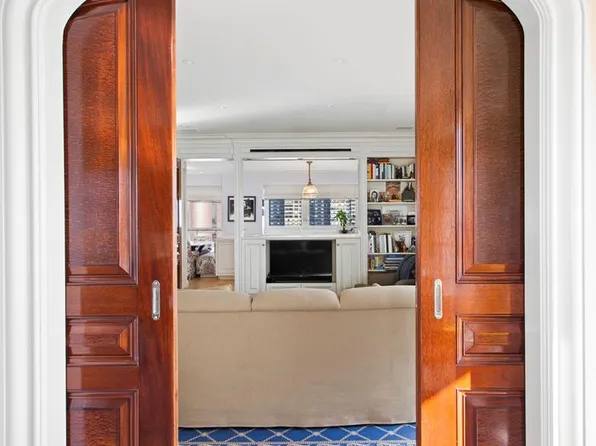 415 East 54th Street image 10 of 20