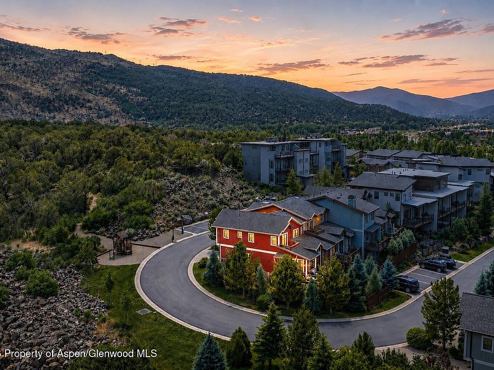 1st image of 220 Overlook Rdg