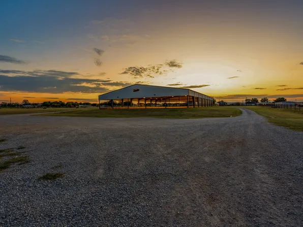 1886 Jay Bird Ln, Springtown, TX 76082