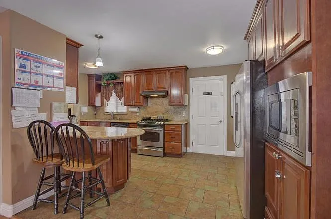 1103 W Latimer Ave — Photo 2