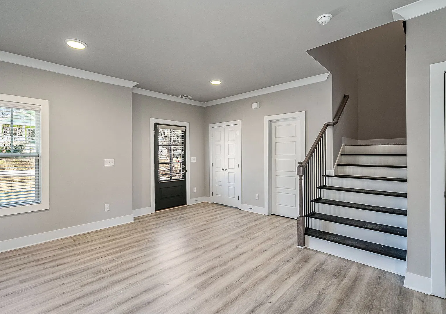 4 BR/ 3BA Near Downtown Athens — Photo 3