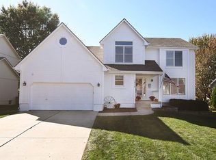 1212 SW Pacific Dr, Lees Summit, MO 64081