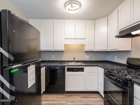 4th image of 6242 Lincolnshire Ct SE #14