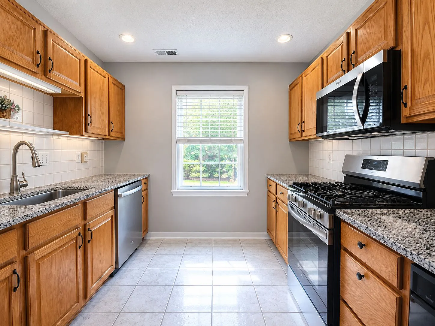 3 bed, 1640 sqft, $2,450 — Photo 3