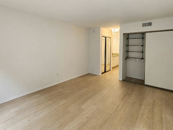 5th image of 1444 S Saltair Ave #1db2c075e
