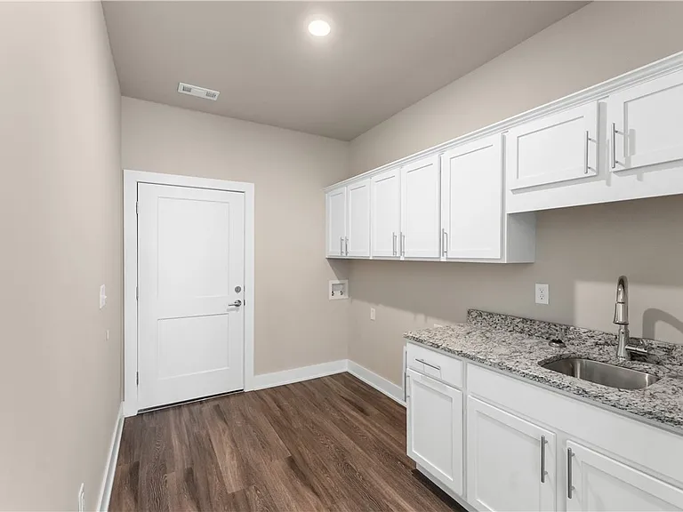 830 NE Heights Ln — Photo 30