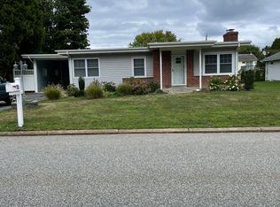 15 Gun Shot Rd, Waterford, CT 06385