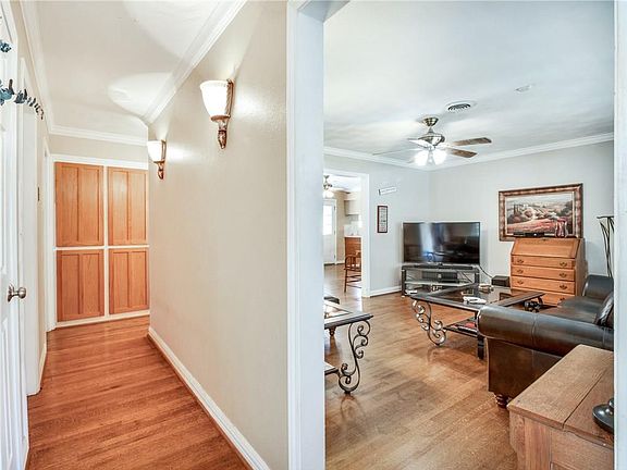 5th image of 2505 Robin Ln