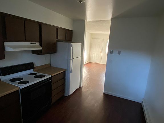 4th image of 206 S Rush St #B
