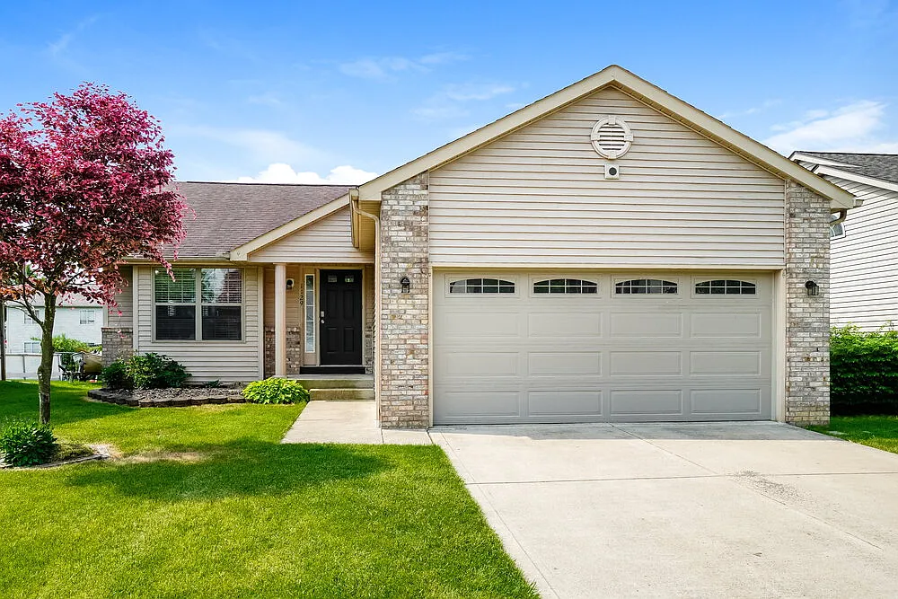 1129 Viewpointe Dr photo 1