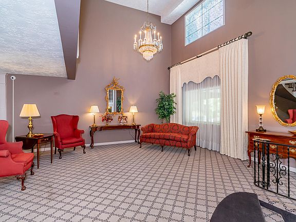 5th image of 1600 Gardiner Ln APT 213