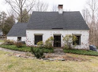 23 Perkins Rd, Woodbridge, CT 06525