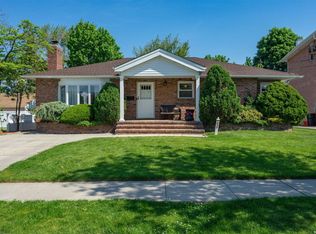 845 Dana Ave, Valley Stream, NY 11580