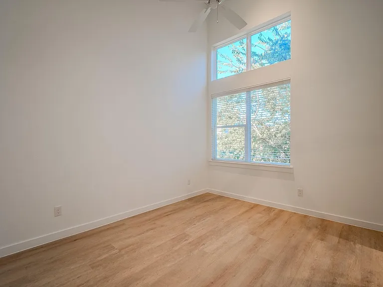 4911 Belmont Ave #13 — Photo 17