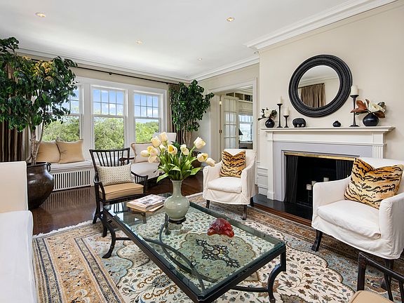 4th image of 2350 N Lincoln Park W APT 4N