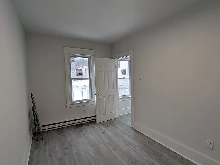 307 W Centre St — Photo 2