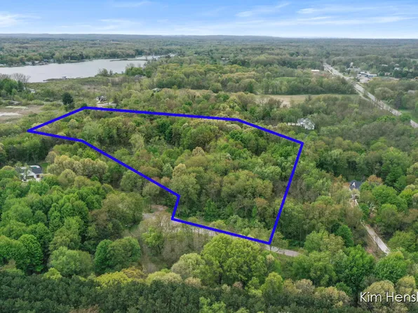 8444 Jameson Ct, Alto, MI 49302