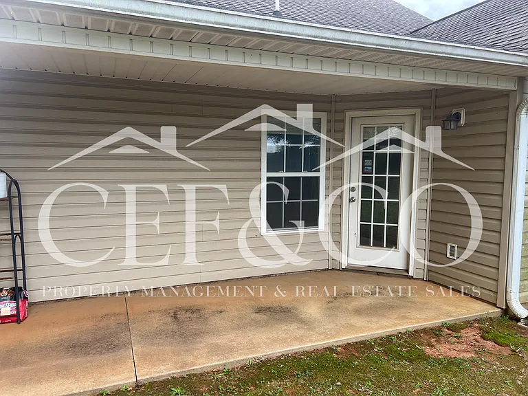 527 Victoria Manor Dr — Photo 2